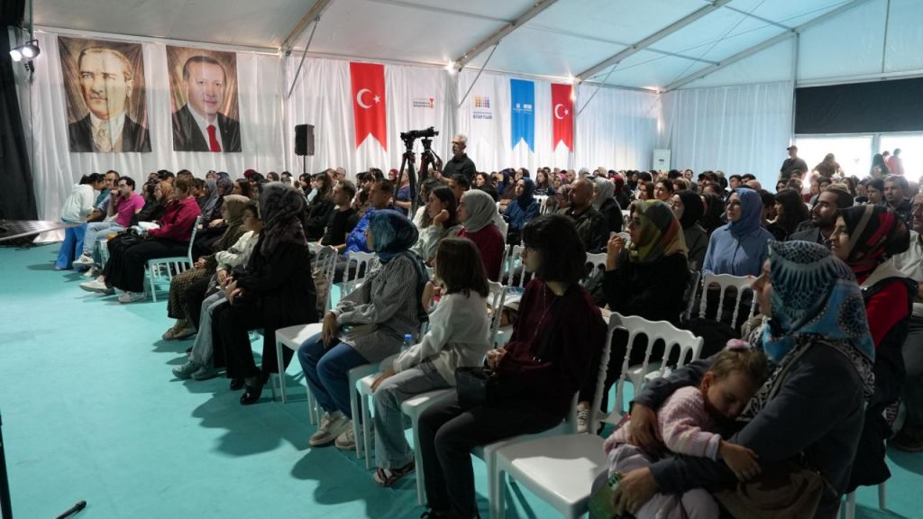 Beyhan Budak, Kitap Fuarı’nda Sağlıklı Aile İlişkilerinin Önemini Anlattı