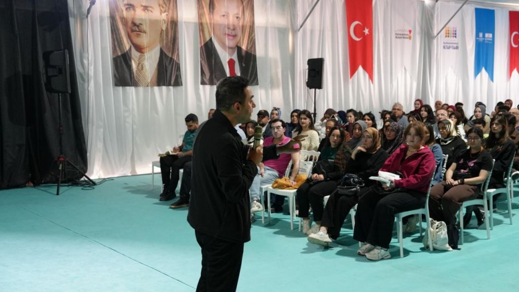 Beyhan Budak, Kitap Fuarı’nda Sağlıklı Aile İlişkilerinin Önemini Anlattı