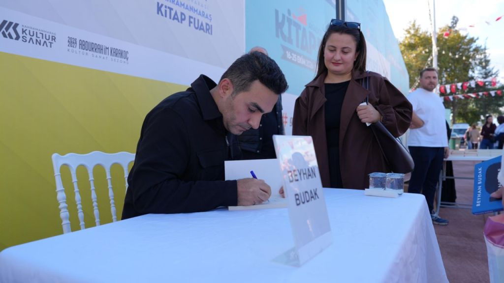 Beyhan Budak, Kitap Fuarı’nda Sağlıklı Aile İlişkilerinin Önemini Anlattı