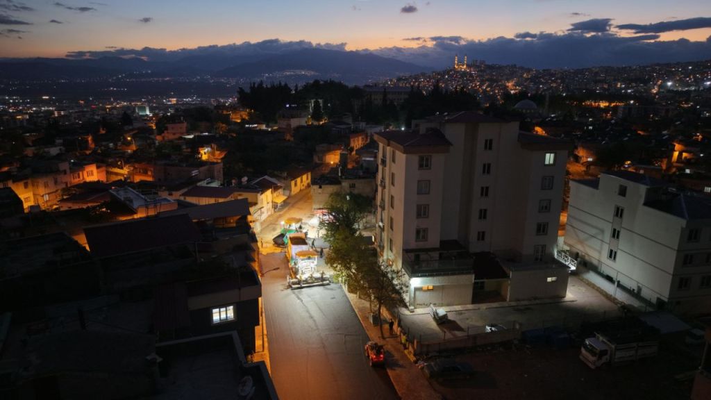 Büyükşehir, Dulkadiroğlu Divanlı’da Asfalt Mesaisine Başladı