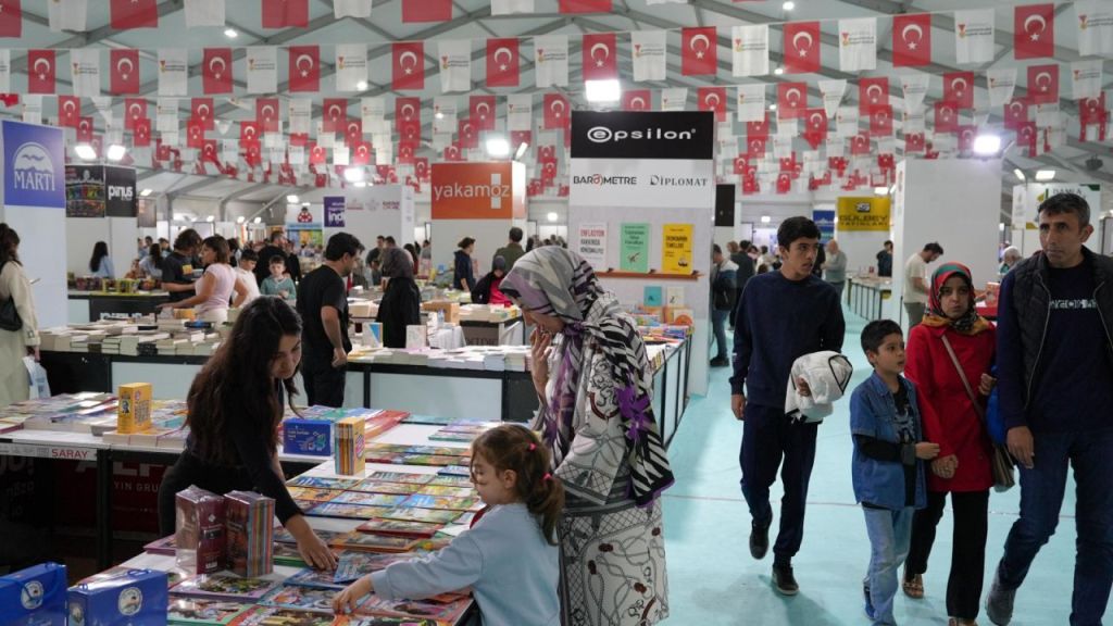 Anadolu’nun En Büyük Kitap Fuarı İkinci Gününde Doldu Taştı