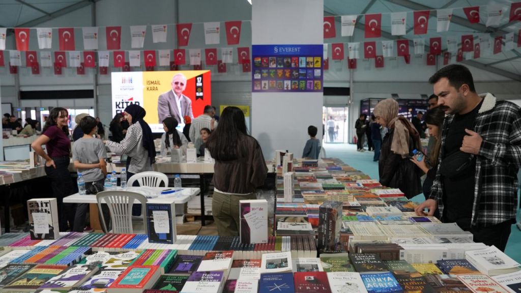 Anadolu’nun En Büyük Kitap Fuarı İkinci Gününde Doldu Taştı