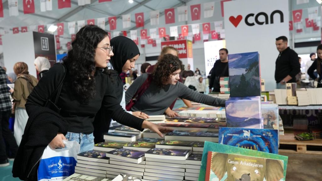 Anadolu’nun En Büyük Kitap Fuarı İkinci Gününde Doldu Taştı