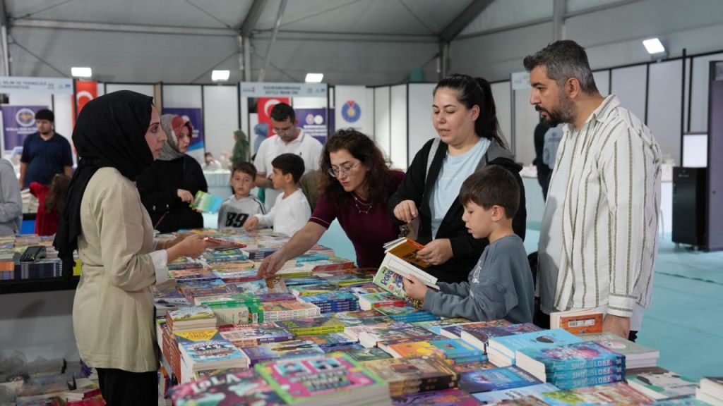 Anadolu’nun En Büyük Kitap Fuarı İkinci Gününde Doldu Taştı