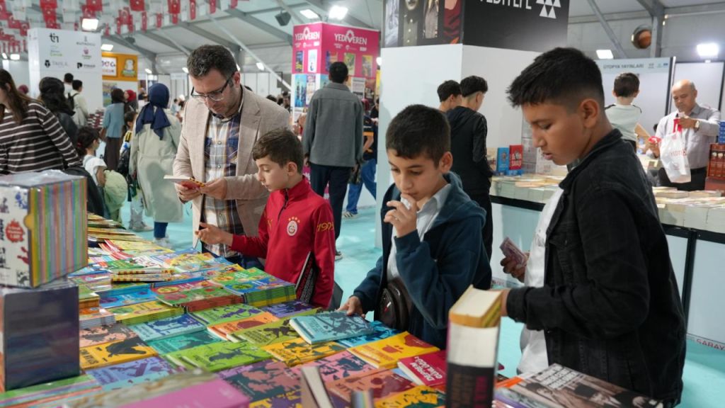Anadolu’nun En Büyük Kitap Fuarı İkinci Gününde Doldu Taştı