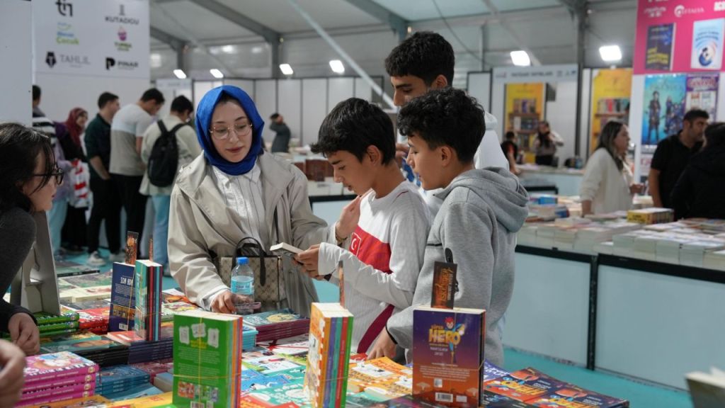 Anadolu’nun En Büyük Kitap Fuarı İkinci Gününde Doldu Taştı