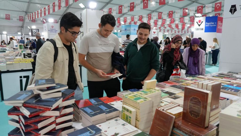 Anadolu’nun En Büyük Kitap Fuarı İkinci Gününde Doldu Taştı