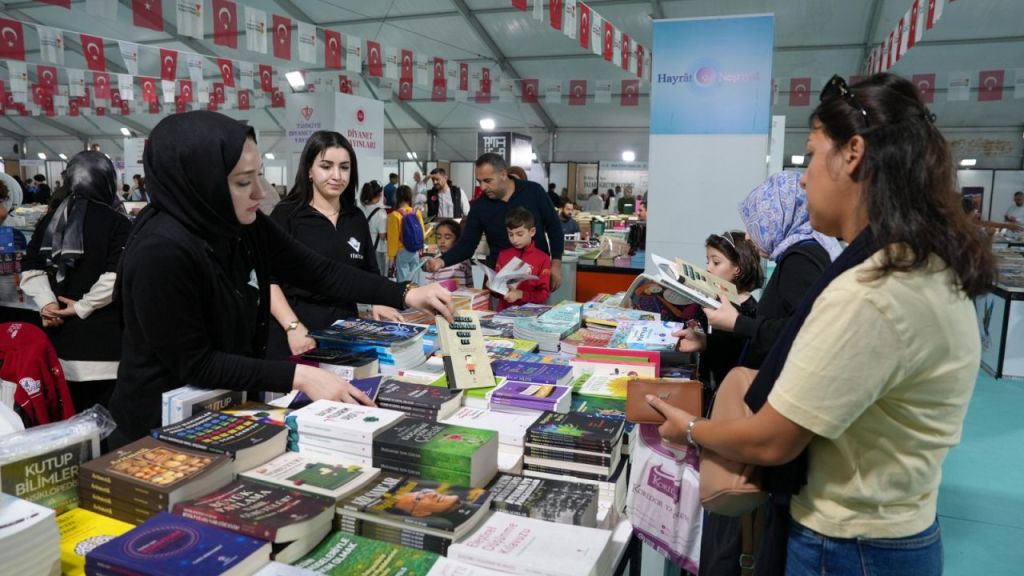 Anadolu’nun En Büyük Kitap Fuarı İkinci Gününde Doldu Taştı