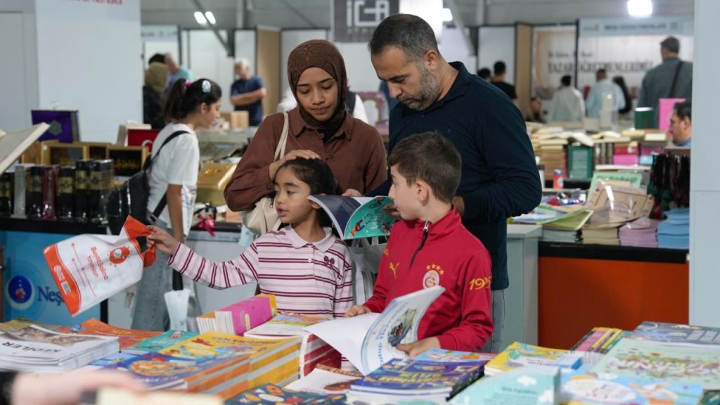 Anadolu’nun En Büyük Kitap Fuarı İkinci Gününde Doldu Taştı