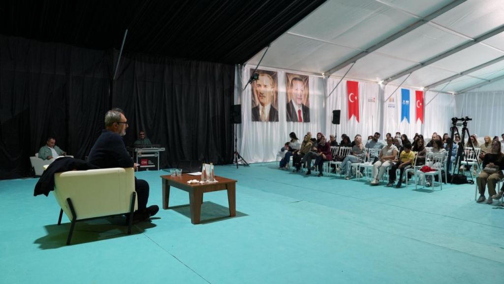 Büyükşehir’in Kitap Fuarı’nda Hakan Türkçapar’dan Psikolojik Sağlık Söyleşisi