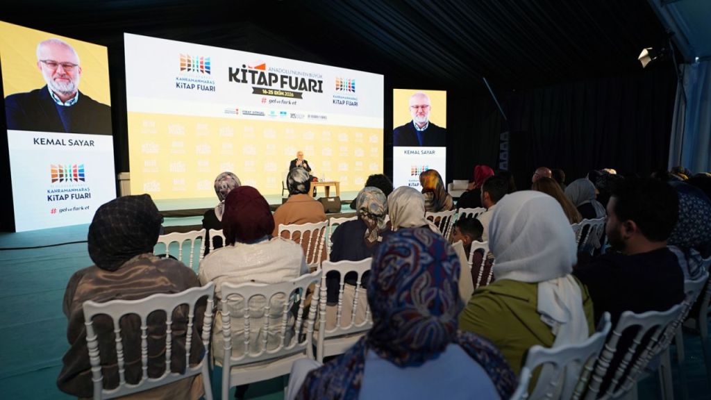 Yazar Kemal Sayar, Kahramanmaraş Kitap Fuarı’nda Sevenleriyle Buluştu