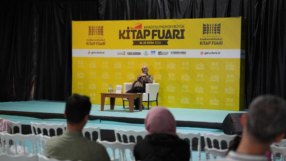 Savaş Barkçin, Kitap Fuarı’nda Okurlarına Seslendi
