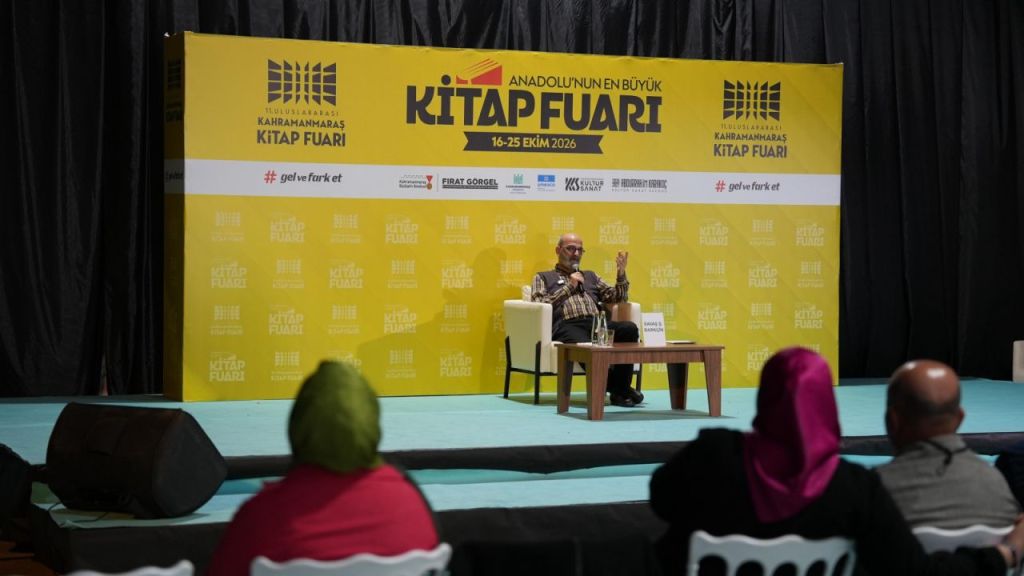 Savaş Barkçin, Kitap Fuarı’nda Okurlarına Seslendi