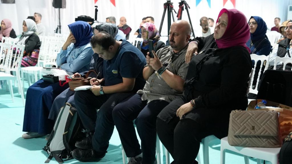 Savaş Barkçin, Kitap Fuarı’nda Okurlarına Seslendi