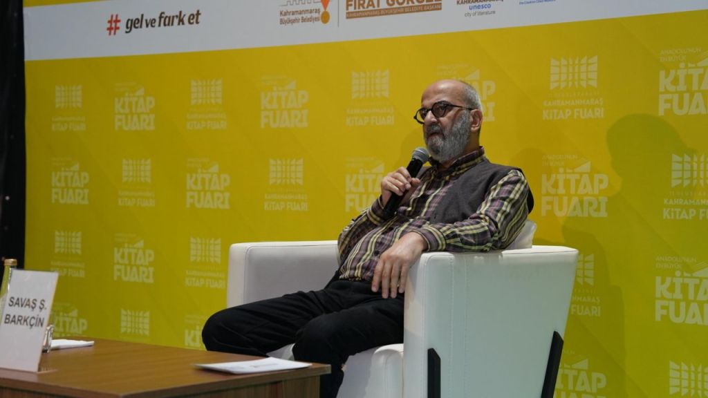 Savaş Barkçin, Kitap Fuarı’nda Okurlarına Seslendi